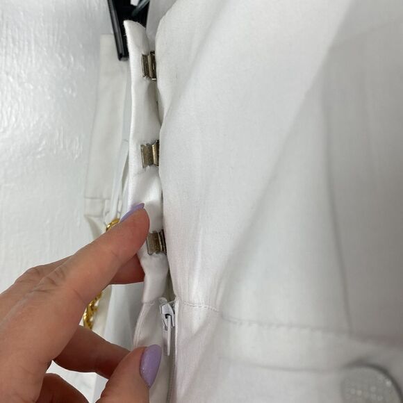 Rimit White High Rise Wide Leg Pleated Front Chain Shorts - Picture 4 of 10